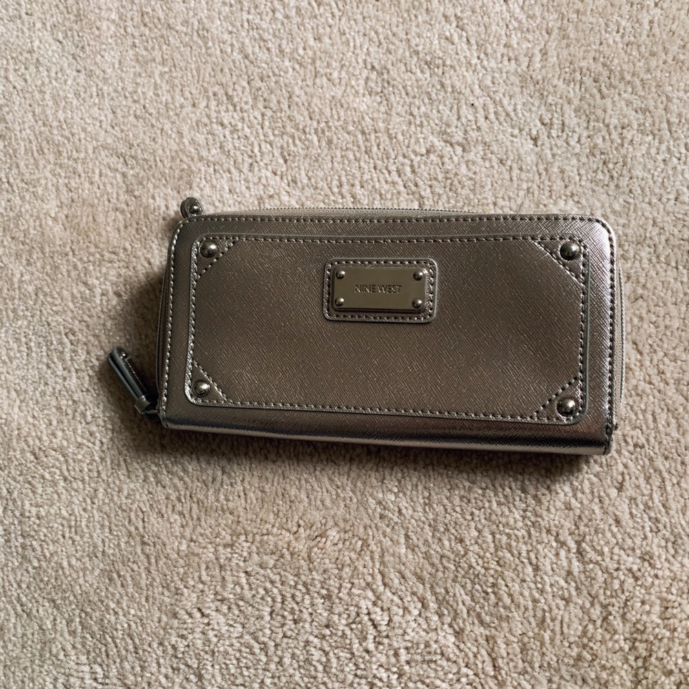 Silver Nine West wallet- like new